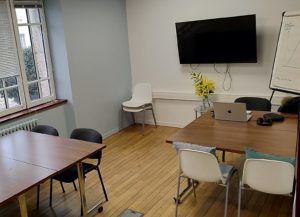 Bureau nomade - coworking dans notre salle de réunion à l'Estran à proximité de Dinard